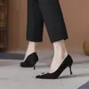 Zapatos de tacón alto de gamuza negra con pedrería para mujer, nuevos 2026 otoño profesionales de punta fina stiletto de suela blanda cómodos zapatos de trabajo para mujer
