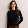 Nueva camiseta de modal para otoño e invierno para mujer, con diseño de cuello alto, manga larga y una capa base fina y cómoda adecuada para el trabajo y el uso casual.