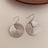 Brincos assimétricos de vento frio com personalidade europeia e americana, brincos geométricos versáteis de temperamento sul-coreano, brincos longos de metal para meninas
