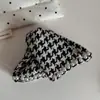 Presilha Triangular de Garra Pied-de-poule Preto e Branco Grampo de Cabelo Grande para Mulheres Acessório de Cabelo para a Parte de Trás da Cabeça