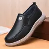 Zapatos de Tela de Algodón Cálidos de Felpa para Hombre Invierno Tela Vieja de Pekín Zapatos de un Paso Fáciles de Poner para Hombre Zapatos de Papá de Mediana Edad Suela Suave Superficie de Cuero Zapatos de Algodón