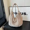 Bolsa Tote de Pelúcia Atacado Outono e Inverno Bolsa de Ombro para Mulheres Estilo Coreano Moda Ins Grande Capacidade Peluda Versátil Bolsa Transversal