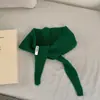 ¡Todos necesitan uno! Bufanda triangular de punto de color liso, estilo retro coreano, un accesorio casual para mujer