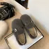 Sapatos rasos de bico fino com pelo, de nicho, para mulheres, nova coleção outono e inverno 2026, bico redondo, forrados com fleece, sapatos de algodão macios e fofos