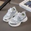 Tênis Esportivos Novos de Primavera e Outono para Meninos, Tênis Chunky de Malha Simples para Meninas, Sapatos Infantis com Solas Macias, Tênis Casuais da Moda