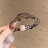 Presilha de garra de diamante e pérola brilhante estilo coreano, presilha de tubarão transparente em formato de nuvem, presilha de cabelo para prender metade do cabelo na parte de trás da cabeça, acessório de cabelo moderno e versátil