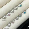 Pendientes de alfiler rectos con forma de trébol de cuatro hojas, frescos y sencillos, clásicos y versátiles, con un diseño ligero y lujoso y cierre de borde.