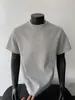 Camiseta Preta Desconstruída com Emendas de Rebites Masculina Verão 2025 Design de Manga Curta no Ombro Direito Top Americano Pesado de Meia Manga