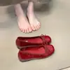 Primeiro Encontro com Sapatos Vermelhos de Bico Fino com Laço Estilo Francês para Mulheres, Novidade Versátil Primavera/Verão 2026 Sapatos Baixos Slip-On com Aumento Oculto de Altura