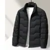 Chaqueta de Plumón para Hombre 2026 Otoño/Invierno Tejida Cuello Alto Versión con Cremallera Juvenil Negocios Casual Cálido Abrigo Corto de Plumón