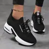 Zapatillas Deportivas de Punto Volador Transfronterizas 2025 Nuevo Estilo Verano Aumentadoras de Altura para Mujer Zapatos de Malla Blancos Casuales Zapatos de Papá Modernos