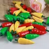 Venta caliente transfronteriza simulación miniatura pimiento verde rojo divertido comida juego diy gel de crema pasador divertido accesorios para el cabello imanes para refrigerador