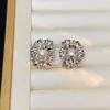 Pendientes de botón de metal con flor estilo europeo y americano, Elegantes de moda retro de lujo ligero versátiles de alta gama