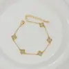 Joia de Mão Elegante Banhada a Ouro Real com Zircônia Micro-Incustada para Mulheres, Pulseira de Design Exclusivo Trevo de Quatro Folhas, Pulseira Versátil