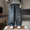 Calça Masculina Estilo Primavera e Outono 2026 Nova Estilo Coreano Legal e Bonito Roupas para Meninos Pequenos Jeans Legal e Bonito Estilo de Rua Calça Comprida Infantil