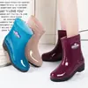 Botas de lluvia casuales estilo chino, cortas y de corte bajo, con suelas engrosadas, adecuadas para estudiantes, modernas e impermeables para el invierno