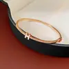 Pulsera con Cierre de Letra de Circonita Estilo Francés, Sensación de Lujo Ligero de Alta Gama, Joyería de Moda Exquisita y Sencilla con un Diseño Único