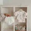 Conjunto de Camisa e Calça Cartoon para Bebês e Crianças Pequenas, Novo Estilo de Verão com Gola Reversível, Macacão com Abertura na Entreperna Conjunto de Duas Peças