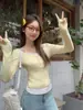 Camiseta floral de manga larga tipo dos piezas en color amarillo cremoso para mujer, estilo Primavera 2026, suave y dulce, perfecta para figuras petite