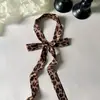 Nuevo pañuelo largo de seda para primavera-verano con lunares blancos y negros, se puede usar como cinta para el cabello o bufanda para el cuello, versátil y elegante, perfecto para combinar con camisas