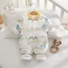Mono de bebé de algodón de 40 g para otoño/invierno, clase A, bonito traje de escalada de algodón para bebés, ropa de manga larga para recién nacidos para hombres y mujeres.