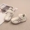Zapatillas deportivas de running de malla hueca patchwork con suela blanda estilo principios de otoño 2026 unisex estilo casual para niños zapatillas deportivas ligeras venta al por mayor