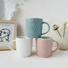 Caneca de Cerâmica com Relevo de Listras Inclinadas Cor Sólida Simples Xícara de Café Presente Promocional Personalizado Copo de Água Venda Quente Transfronteiriça