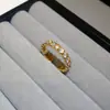 Anillo de Uva Pudín de Zirconia Estilo Ins Coreano Diseño Exquisito Anillo para Dedo Índice de Nicho Pendientes Versátiles de Lujo Ligero para Mujeres