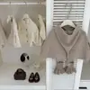 Nuevo Moda Otoño Elegante Niña Capa con Capucha Chaleco sin Mangas Versátil Calcetines Apilados Leggings Conjunto de Dos Piezas Moderno