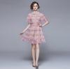 Elegante vestido rosa fresco y dulce 2022 verano nuevo encaje cosido con volantes cuello de muñeca vestido de diamantes