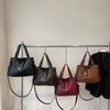 Bolsas Retrô Transfronteiriças para Mulheres, Bolsas Transversais de Ombro de Grande Capacidade para Comércio Exterior, Bolsas Tote Simples Casuais, Atacado de Fabricantes