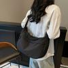 Bolsa de Gran Capacidad de Tela de Nylon para Mujer 2025 Nueva Bolsa Cruzada Casual Simple Popular Combinable de Alta Gama Tipo Dumpling