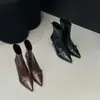 Botines de tacón de aguja de punta fina con hebilla estilo francés para mujer, nuevo modelo otoño e invierno 2026, botas de moda estilizadas y versátiles