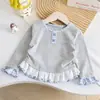Camiseta Feminina Estilo Coreano Nova Coleção Primavera e Outono Renda Xadrez Gola Peter Pan Botões Camiseta Estilosa para Bebê Camada Interna Manga Longa