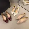 Zapatos sin cordones de color liso con suela plana para mujer, que realzan la altura, Estilo popular de celebridad de Internet 2025, Zapatos bajos frescos inspirados en Chanel, aptos para pies anchos