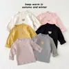 Camiseta básica de manga larga de color liso para bebé, unisex, cuello medio alto, prenda interior cálida, ropa de oso de dibujos animados estilo coreano