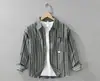 Camisa de manga larga con graffiti de arte estilo japonés, prenda exterior versátil y moderna de corte holgado para hombre, top de alta gama