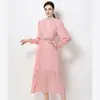 Primavera de 2026 Novo Estilo Estilo Francês Retrô Vestido Delicado Gola Redonda Bordado Recorte Saia Evasê