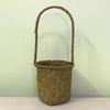 002s Vaso de flores pequeno de palha trançada com cabo longo, redondo, de ferro forjado, para armazenamento de artigos diversos