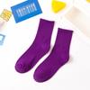 Venta directa de fábrica de calcetines de primavera con explosiones de colores sólidos japoneses de color caramelo para mujer, calcetines de colores de marea, venta al por mayor