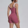 Conjunto de yoga a rayas de colorblock estilo europeo y americano, top sin mangas acanalado deportivo, shorts con espalda bonita, ropa de fitness, conjunto para correr y entrenar para mujer