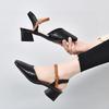 Sandálias Bloco de Cores para Mulheres Verão 2025 Simples Elegante Baotou Vazado Atrás Salto Grosso Sapatos Femininos Fivela de Uma Tira Sandálias Perfuradas Respiráveis