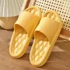 Pantuflas al por mayor mujer verano antideslizantes suela suave hogar casual pantuflas hombre baño doméstico almacén relámpago al por mayor suela gruesa pareja