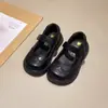 Zapatos de piel para niños 2026 nuevo modelo primavera y otoño, estilo británico para niñas, punta redonda, zapatos negros de suela blanda para niños mayores