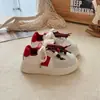 Zapatos de Skate para Niños 2026 Primavera/Otoño Estilo Nuevo Suela Suave Zapatos Casuales Unisex Versátiles Zapatos Blancos Pequeños Zapatos Deportivos Estilo Coreano con Perlas