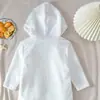 Roupão de Banho Infantil com Capuz Cor Sólida Off-White, Roupa de Casa Grossa de Flanela para Meninos e Meninas, Absorvente e Quente com Tiras para Amarrar para Bebês