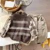 Cárdigan Chaqueta Suéter Retro para Niños 2026 Primavera Nuevo Estilo Chaleco de Punto Camisa a Cuadros para Bebé Niño Conjunto de Tres Piezas