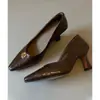 Sapatos Baixos Slip-On de Couro Macio Camélia com Saltos Finos e Bico Fino, Estilo Sexy de Alto Padrão, Estoque Disponível para Venda Transfronteiriça