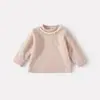 Nuevo Estilo Otoño/Invierno 2025 Camiseta Base Gruesa con Forro Polar y Cuello de Encaje para Bebés y Niñas Pequeñas, Top Estampado Elegante y Versátil