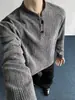 Nova camiseta de manga comprida estilo retrô americano com gola Henry para homens, nova blusa de moletom texturizada de outono, corte solto, marca da moda, peça básica para homens